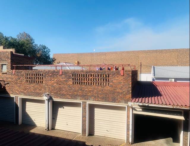 2 BEDROOM FLAT FOR SALE IN VEREENIGING CENTRAL